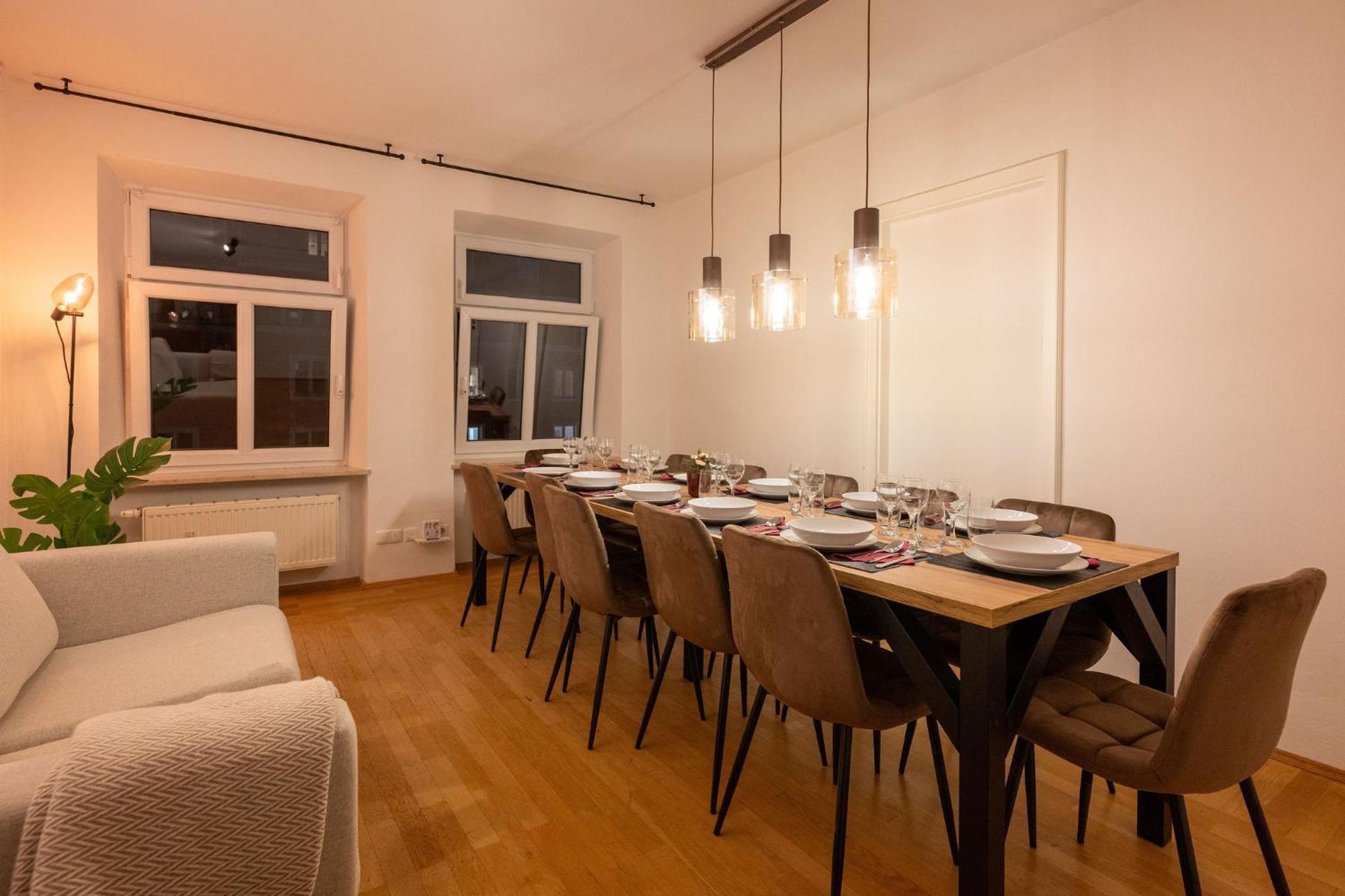 Large 110 Qm In Very Cetral Location 1 To 12 Guests Munich